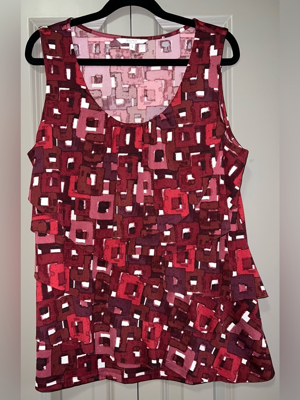 ALFRED SUNG Berry and White Printed Ruffle Shell